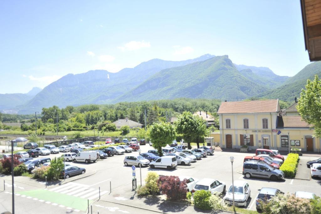 Alp'Hotel Voreppe Eksteriør billede