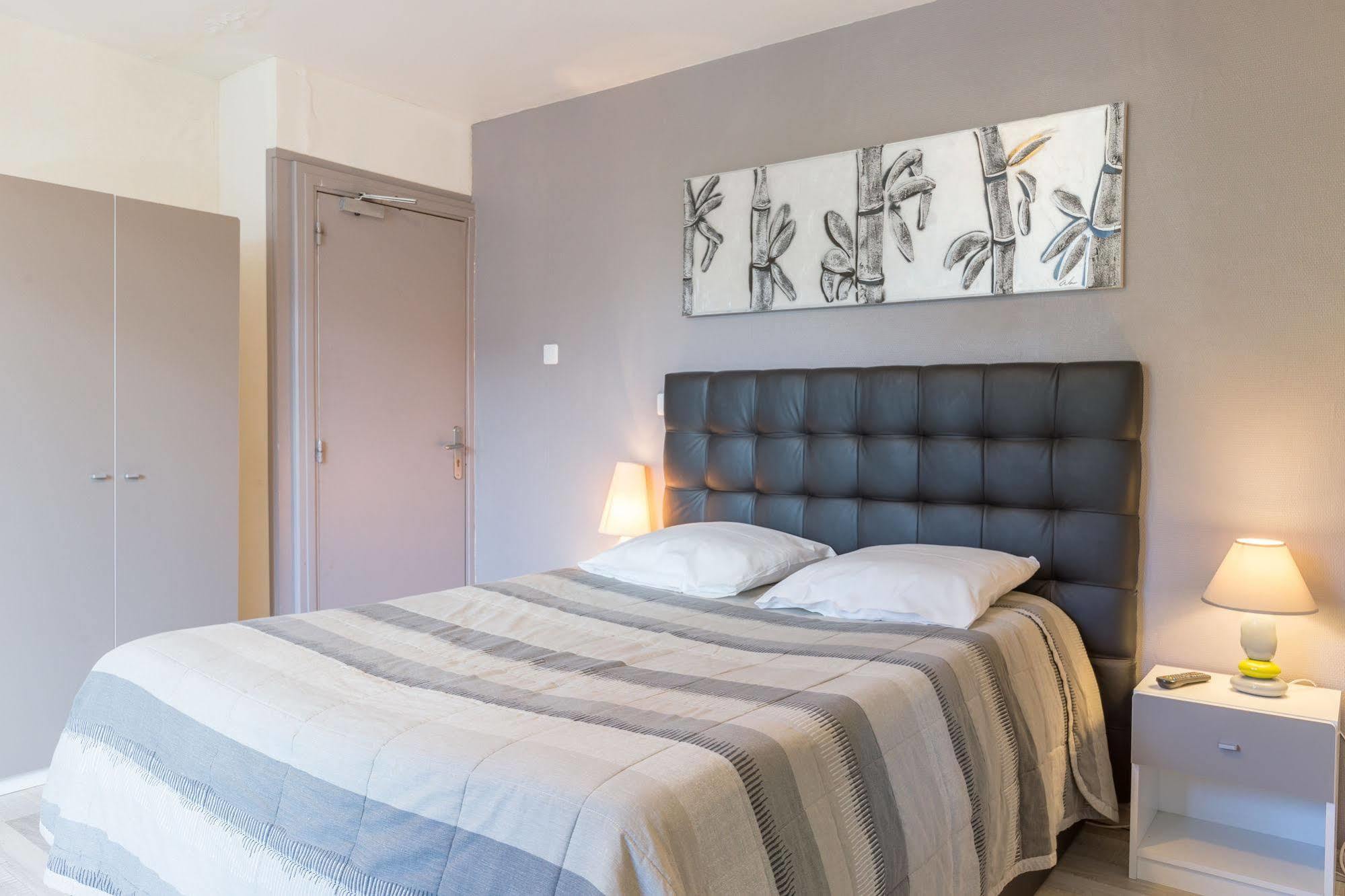 Alp'Hotel Voreppe Eksteriør billede