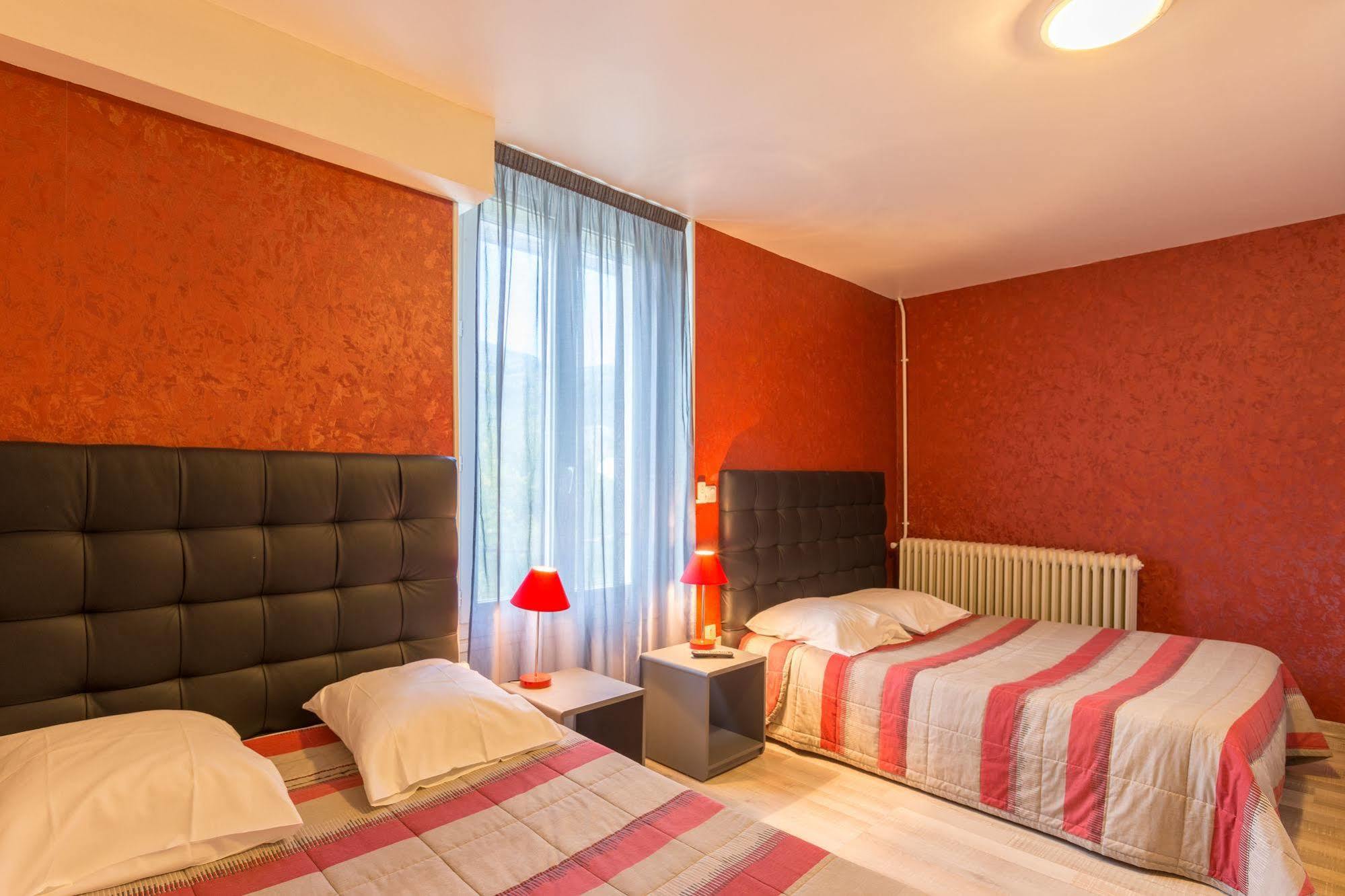 Alp'Hotel Voreppe Eksteriør billede